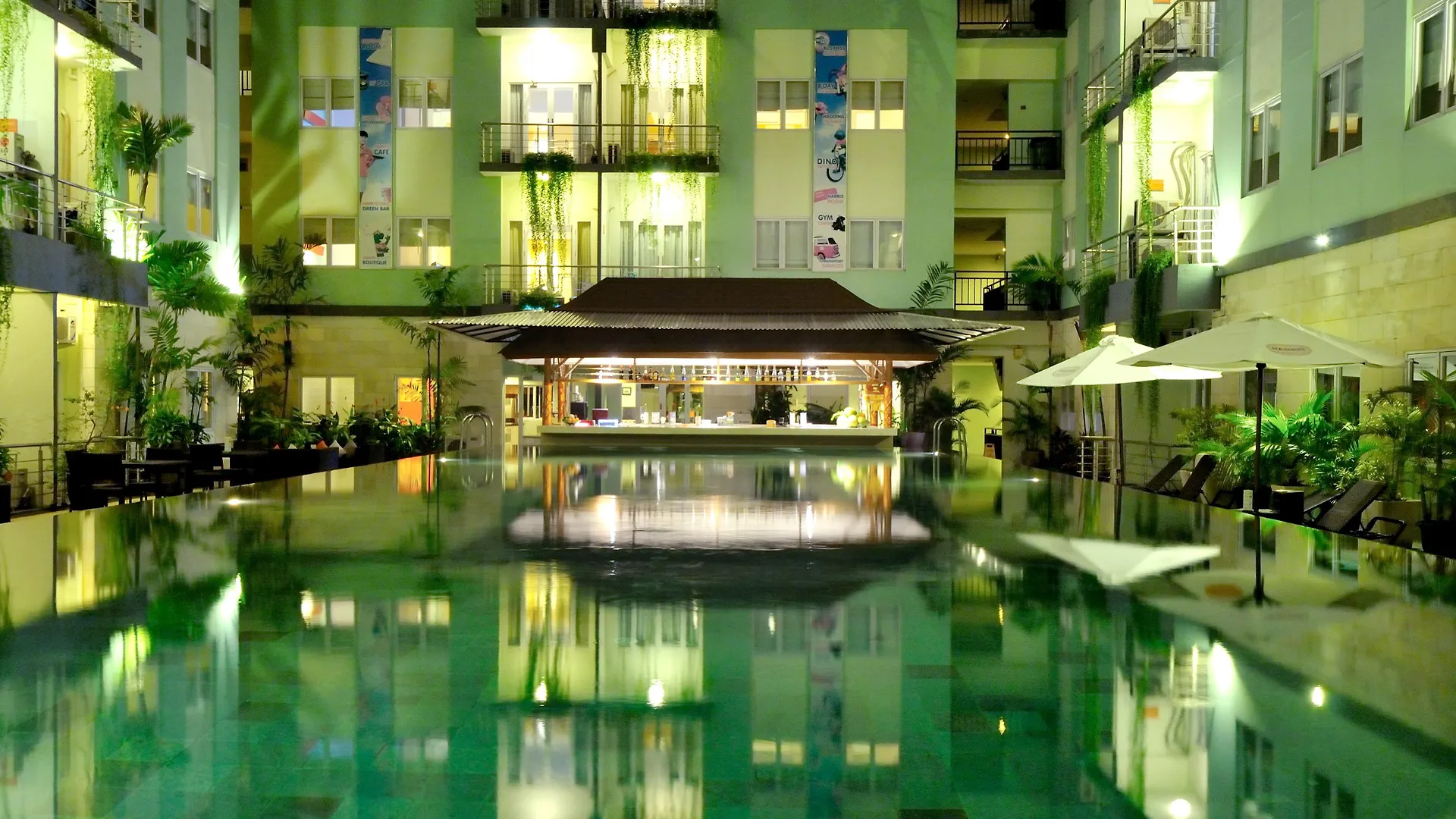 Harris Hotel & Residences Riverview Kuta, Bali Kuta  4*, Kuta (Bali)